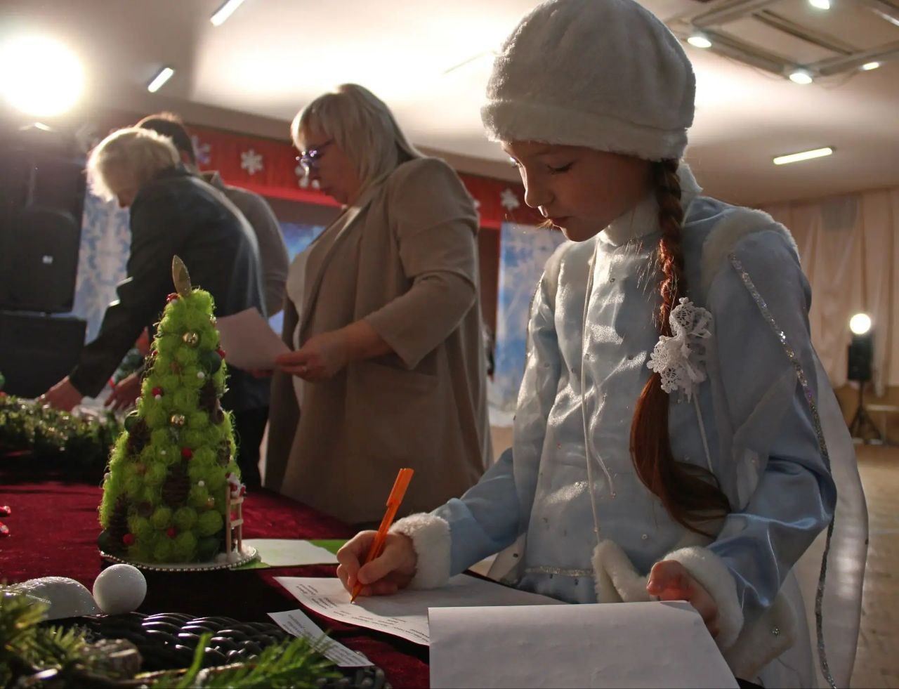 В преддверии новогодних праздников в Саратове состоялся яркий и незабываемый городской конкурс «Я – Снегурочка!» В преддверии новогодних праздников в Саратове состоялся яркий и незабываемый городской конкурс «Я – Снегурочка!»