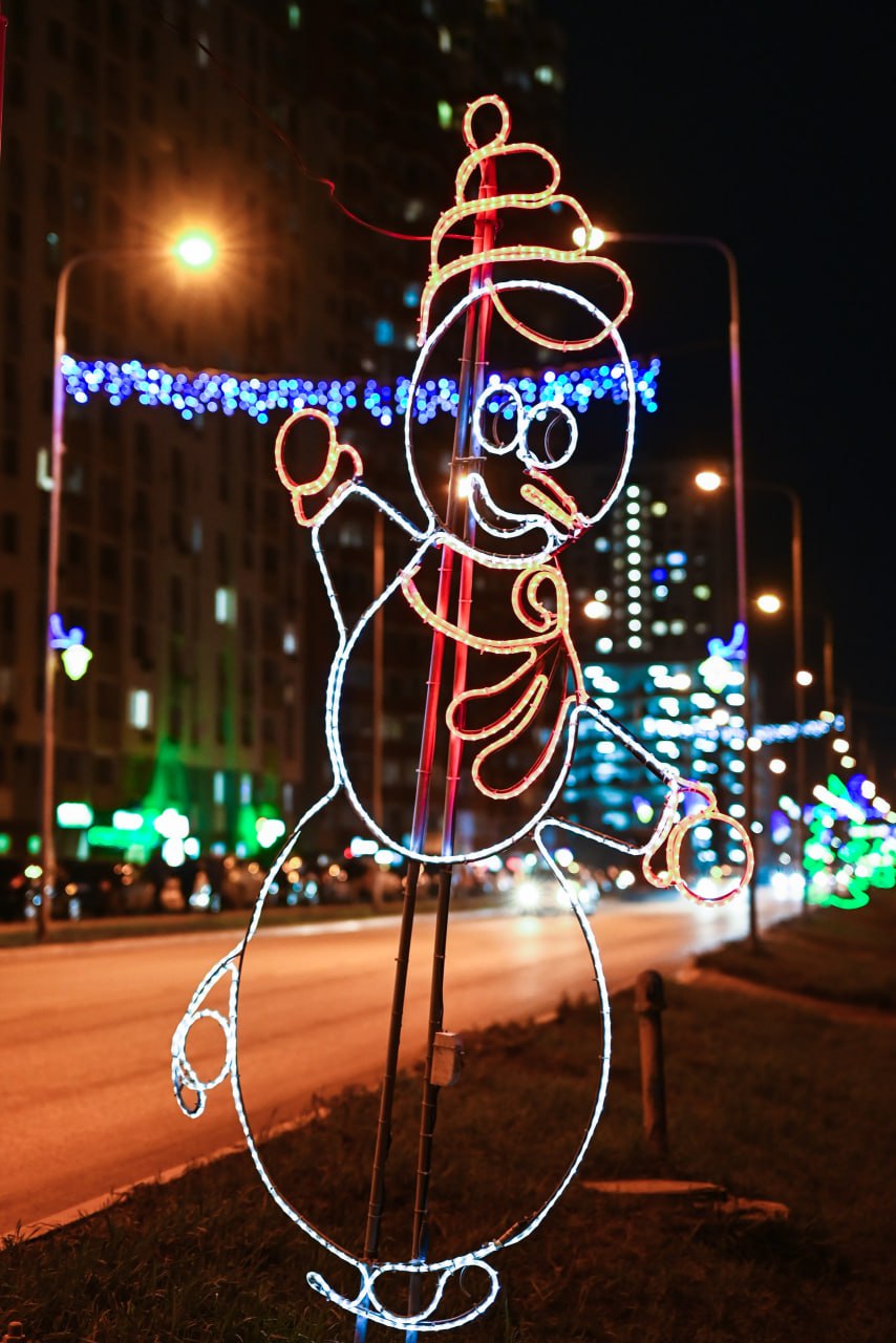 В преддверии новогодних праздников наш город традиционно преображается В преддверии новогодних праздников наш город традиционно преображается