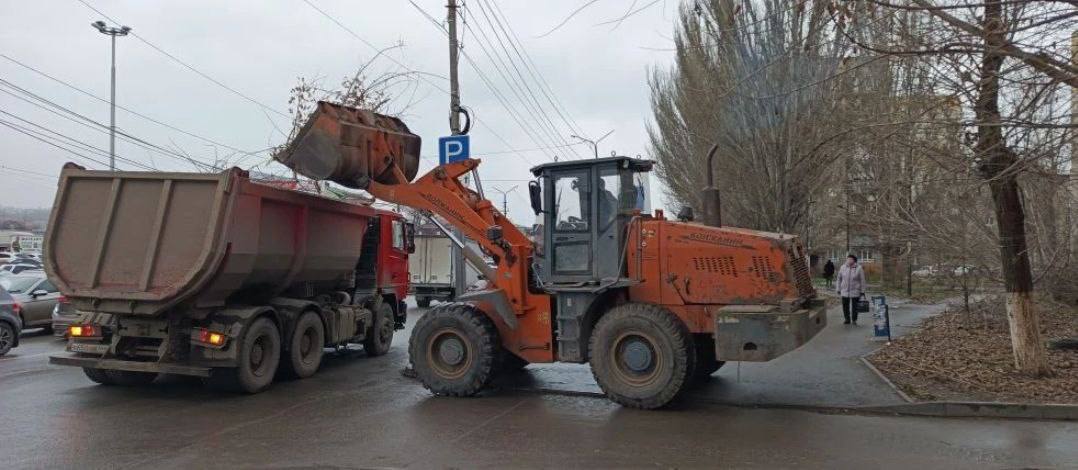 Продолжаются мероприятия по благоустройству города Продолжаются мероприятия по благоустройству города