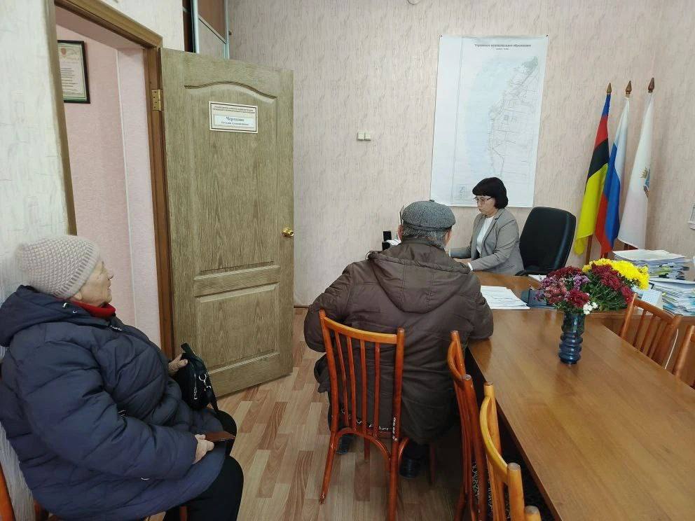 Сегодня по поручению губернатора Романа Бусаргина провел личный прием участников специальной военной операции и членов их семей Сегодня по поручению губернатора Романа Бусаргина провел личный прием участников специальной военной операции и членов их семей