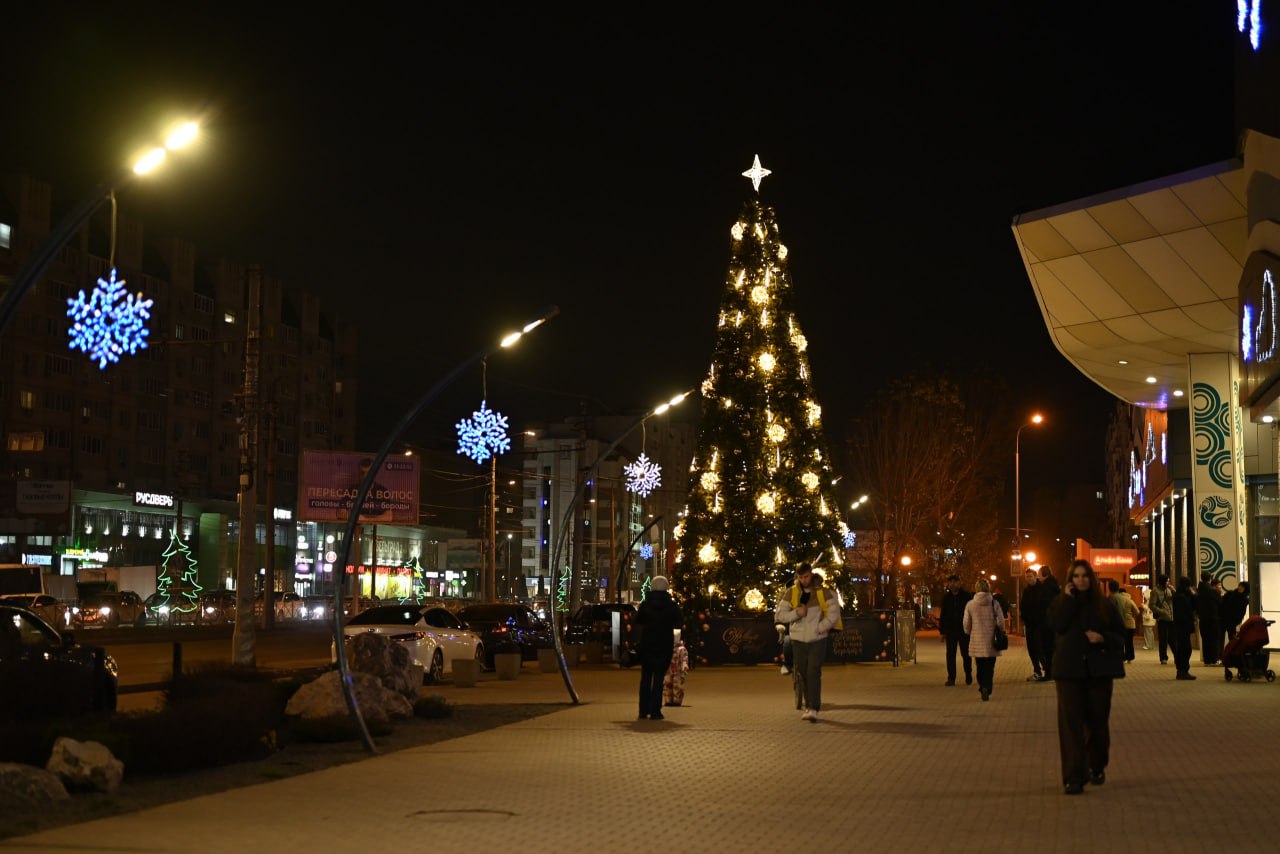 В преддверии новогодних праздников наш город традиционно преображается