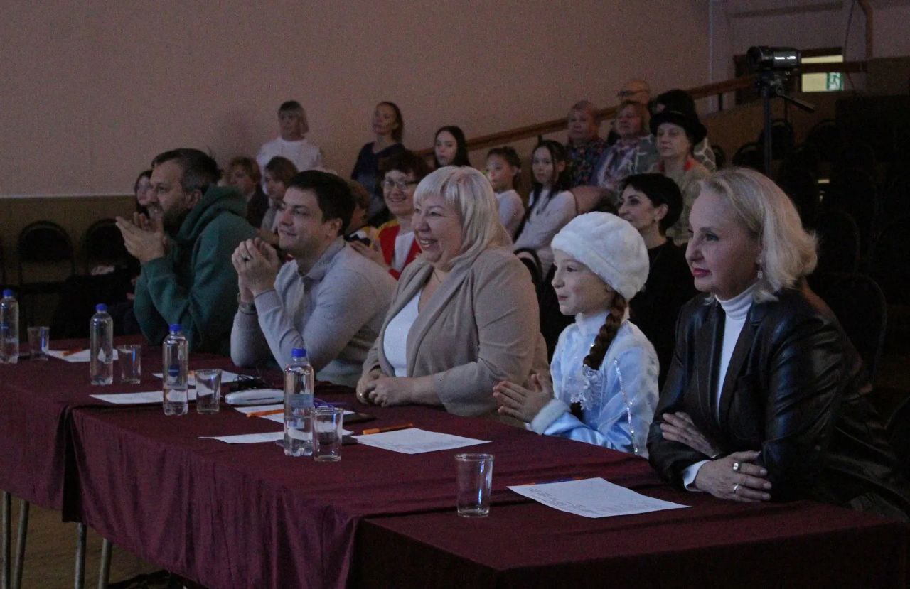 В преддверии новогодних праздников в Саратове состоялся яркий и незабываемый городской конкурс «Я – Снегурочка!» В преддверии новогодних праздников в Саратове состоялся яркий и незабываемый городской конкурс «Я – Снегурочка!»