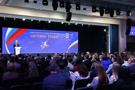 Механизатор из Марксовского района стал призером национальной премии «Человек труда»