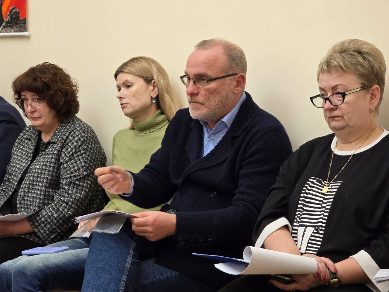 Сегодня по поручению губернатора Романа Бусаргина провел личный прием участников специальной военной операции и членов их семей Сегодня по поручению губернатора Романа Бусаргина провел личный прием участников специальной военной операции и членов их семей