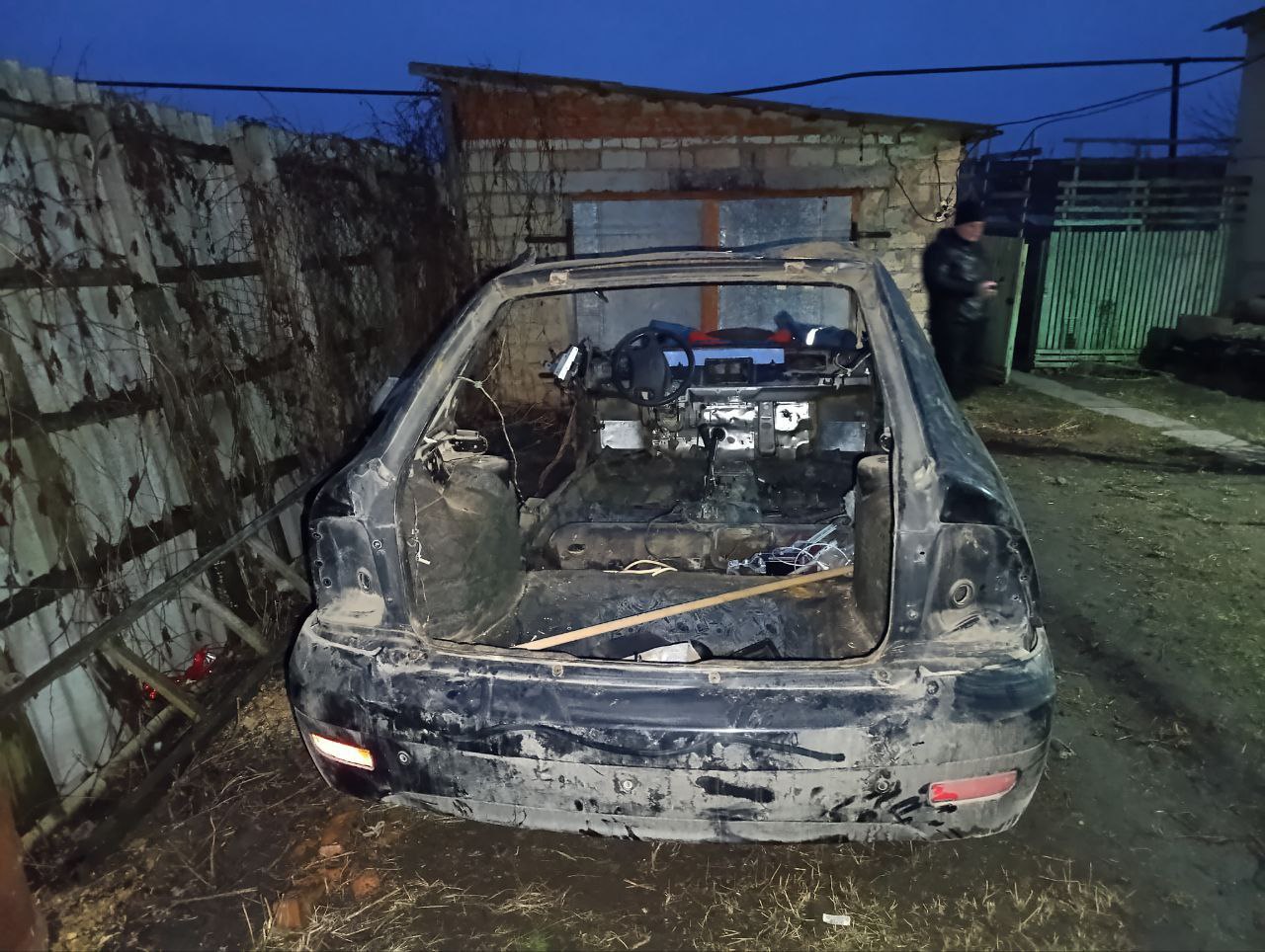 В кабриолеты поневоле. Полицейские установили судьбу угнанной в Гагаринском районе «приоры» В кабриолеты поневоле. Полицейские установили судьбу угнанной в Гагаринском районе «приоры»