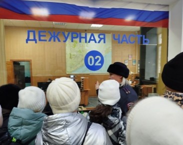 Пятиклассники образовательного центра № 3 «Созвездие» г. Вольска стали гостями полицейских, которые подготовили для них насыщенную программу