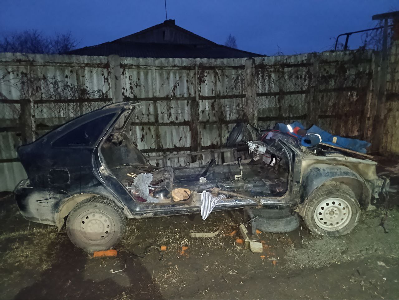 В кабриолеты поневоле. Полицейские установили судьбу угнанной в Гагаринском районе «приоры» В кабриолеты поневоле. Полицейские установили судьбу угнанной в Гагаринском районе «приоры»