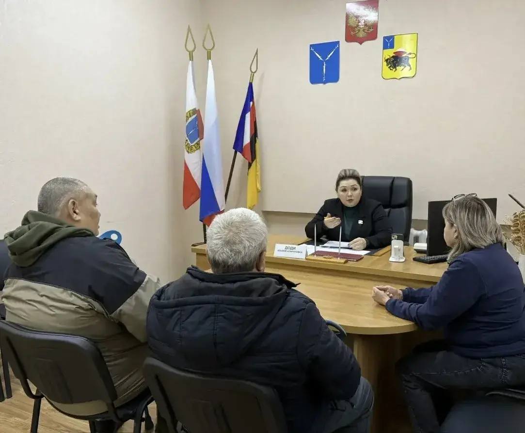 Сегодня по поручению губернатора Романа Бусаргина провел личный прием участников специальной военной операции и членов их семей Сегодня по поручению губернатора Романа Бусаргина провел личный прием участников специальной военной операции и членов их семей