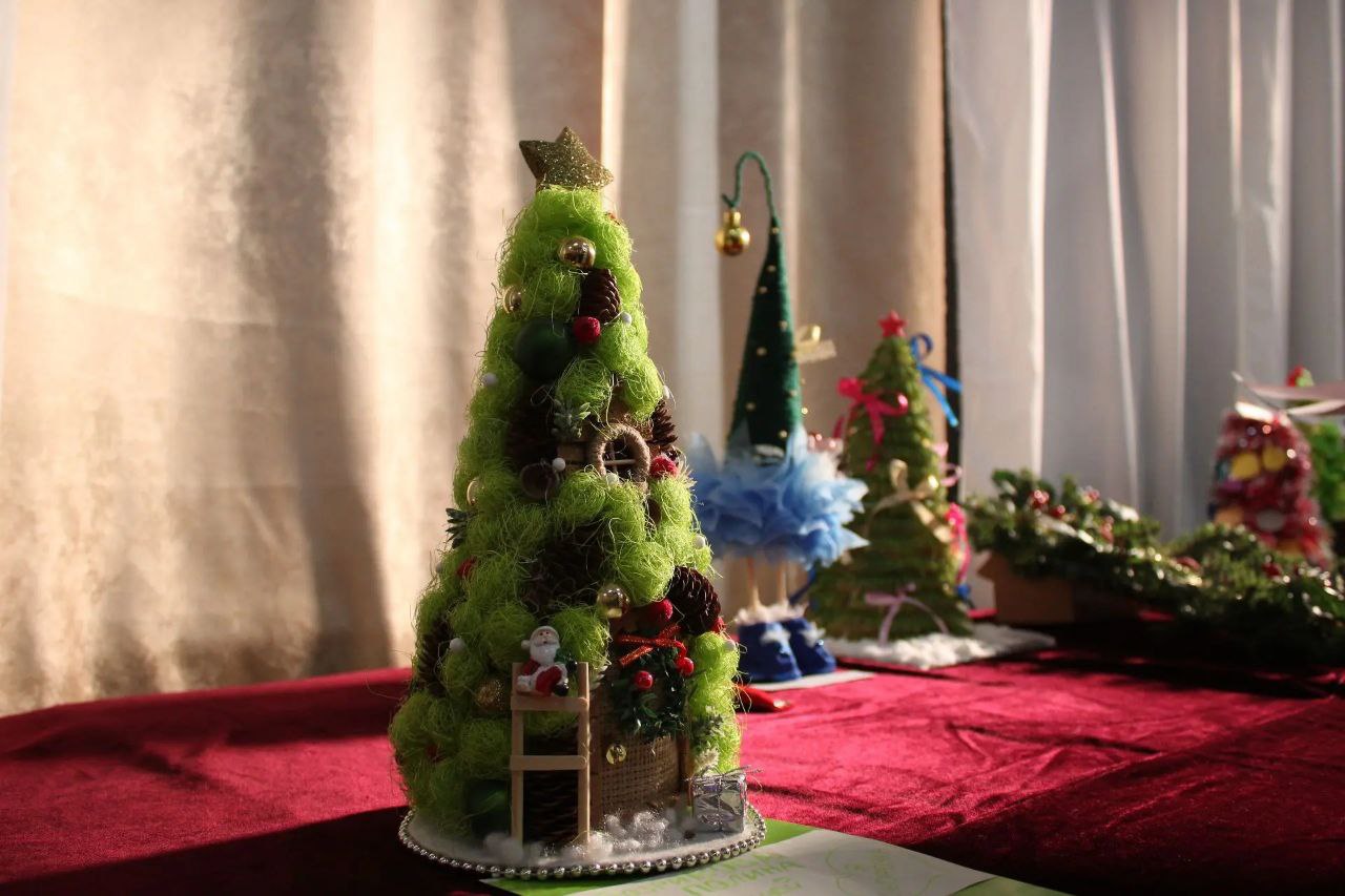 В преддверии новогодних праздников в Саратове состоялся яркий и незабываемый городской конкурс «Я – Снегурочка!» В преддверии новогодних праздников в Саратове состоялся яркий и незабываемый городской конкурс «Я – Снегурочка!»