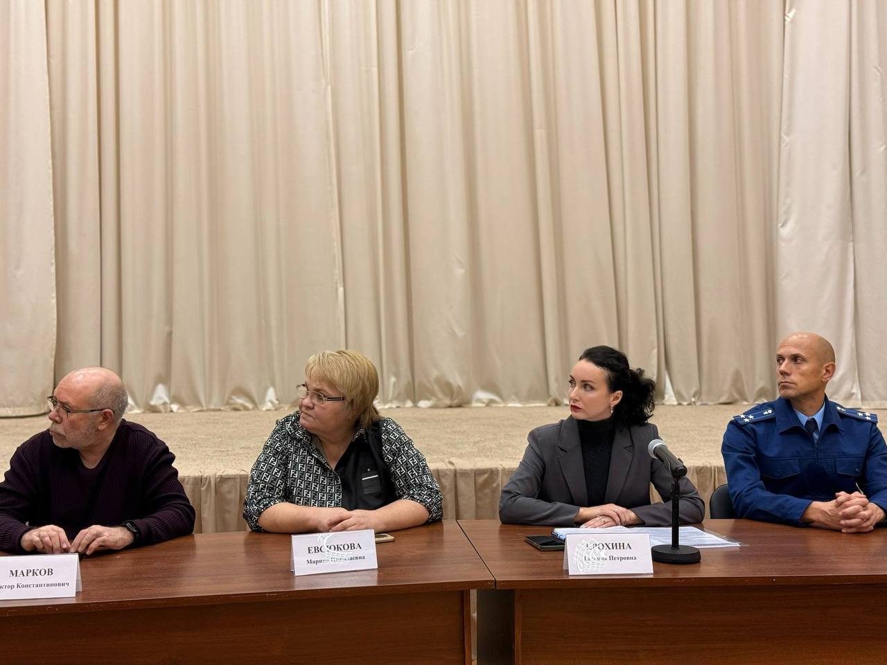 По поручению главы города Михаила Исаева в администрациях районов продолжаются штабы по вопросам благоустройства в зимний период