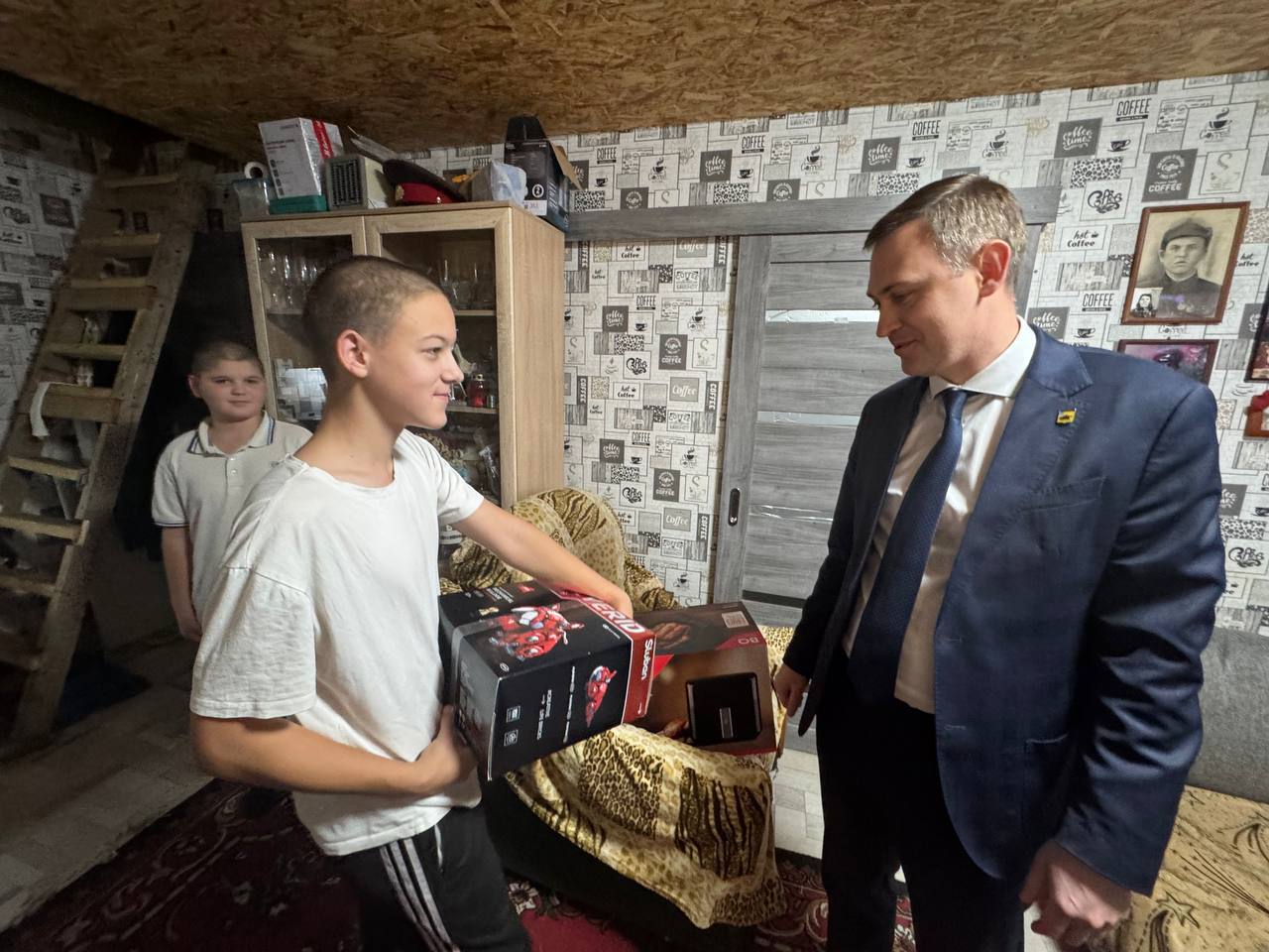 В ходе посещения Красноярского муниципального образования познакомился с родителями участника специальной военной операции Ниной Сергеевной и Юрием Николаевичем Кульковыми В ходе посещения Красноярского муниципального образования познакомился с родителями участника специальной военной операции Ниной Сергеевной и Юрием Николаевичем Кульковыми