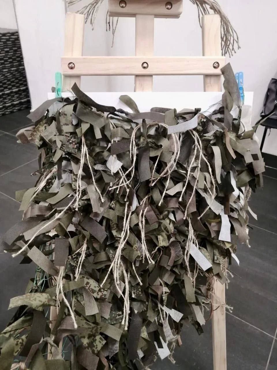 В клубе «Праздничный Саратов» состоялся мастер-класс по плетению нашлемников для военнослужащих В клубе «Праздничный Саратов» состоялся мастер-класс по плетению нашлемников для военнослужащих