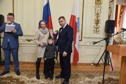 Родственникам погибших участников СВО вручили Памятные знаки и Книгу памяти