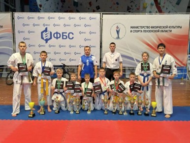 На межрегиональных соревнованиях по киокушин наши спортсмены завоевали 13 медалей