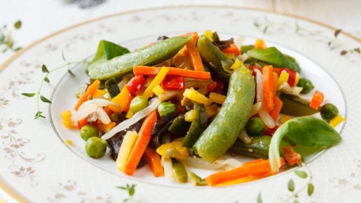 Никакого вредного майонеза: восхитительный теплый салат к обеду за 15 минут