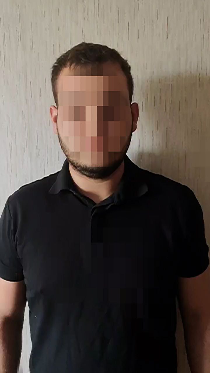 В Саратове дебошир напал с ножом на охранника храма В Саратове дебошир напал с ножом на охранника храма