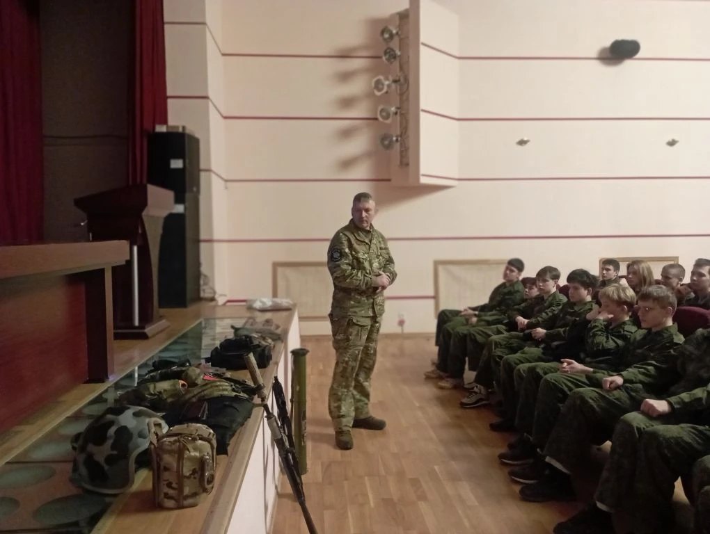 В Саратове прошла встреча курсантов с ветераном боевых действий В Саратове прошла встреча курсантов с ветераном боевых действий