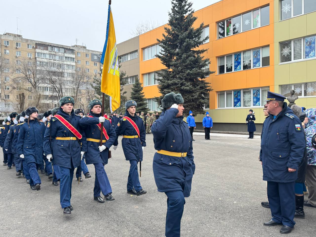 Сегодня, в День Героев Отечества, в школе «Патриот» открыли памятный бюст Юрию Михайловичу Дейнеко Сегодня, в День Героев Отечества, в школе «Патриот» открыли памятный бюст Юрию Михайловичу Дейнеко