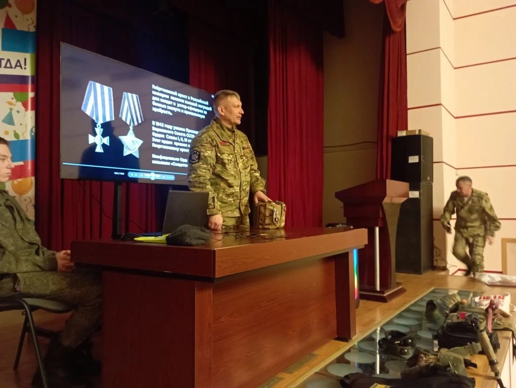 В Саратове прошла встреча курсантов с ветераном боевых действий В Саратове прошла встреча курсантов с ветераном боевых действий