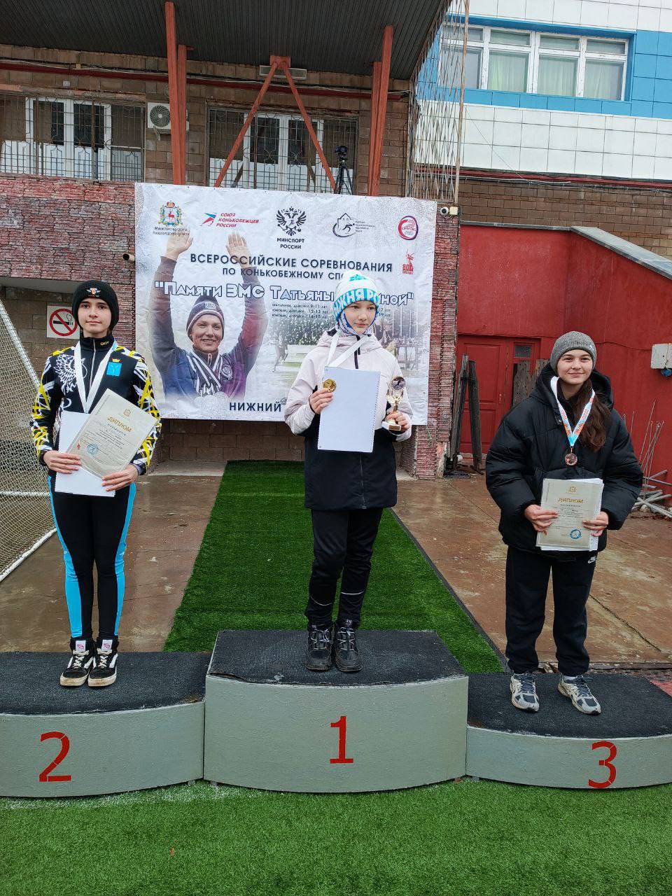 Саратовские конькобежцы привезли 10 медалей с Всероссийских соревнований Саратовские конькобежцы привезли 10 медалей с Всероссийских соревнований