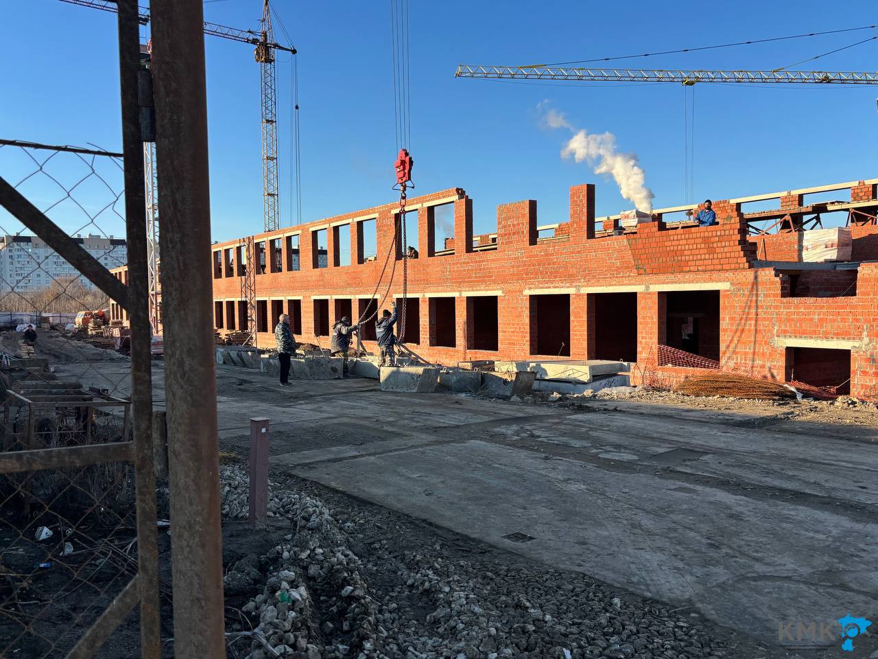 Выезд автотранспорта со строительных площадок без очистки колес не допускается Выезд автотранспорта со строительных площадок без очистки колес не допускается