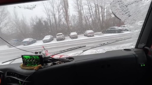 С первым снегом, друзья!. Наши комбинированные дорожные машины вышли на улицы города для обработки их противогололедными материалами