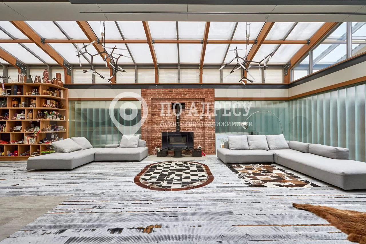 В Саратове можно купить квартиру с винным погребом и личным гаражом за каких-то 100 000 000 рублей В Саратове можно купить квартиру с винным погребом и личным гаражом за каких-то 100 000 000 рублей