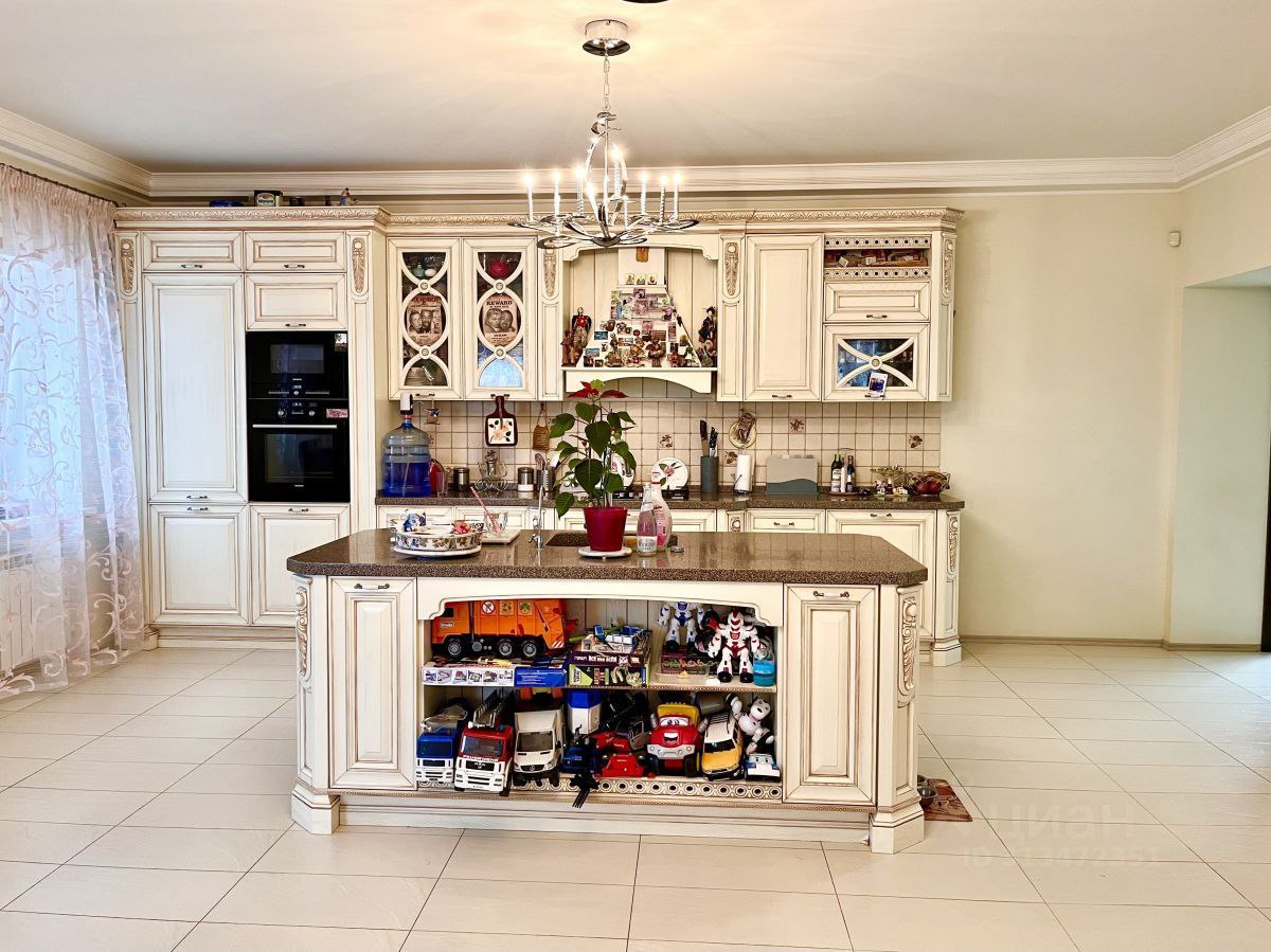 В Саратове можно купить квартиру с винным погребом и личным гаражом за каких-то 100 000 000 рублей В Саратове можно купить квартиру с винным погребом и личным гаражом за каких-то 100 000 000 рублей