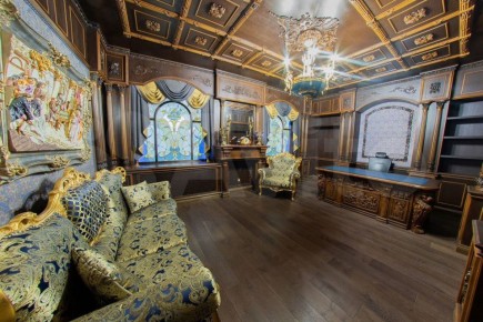 В Саратове можно купить квартиру с винным погребом и личным гаражом за каких-то 100 000 000 рублей