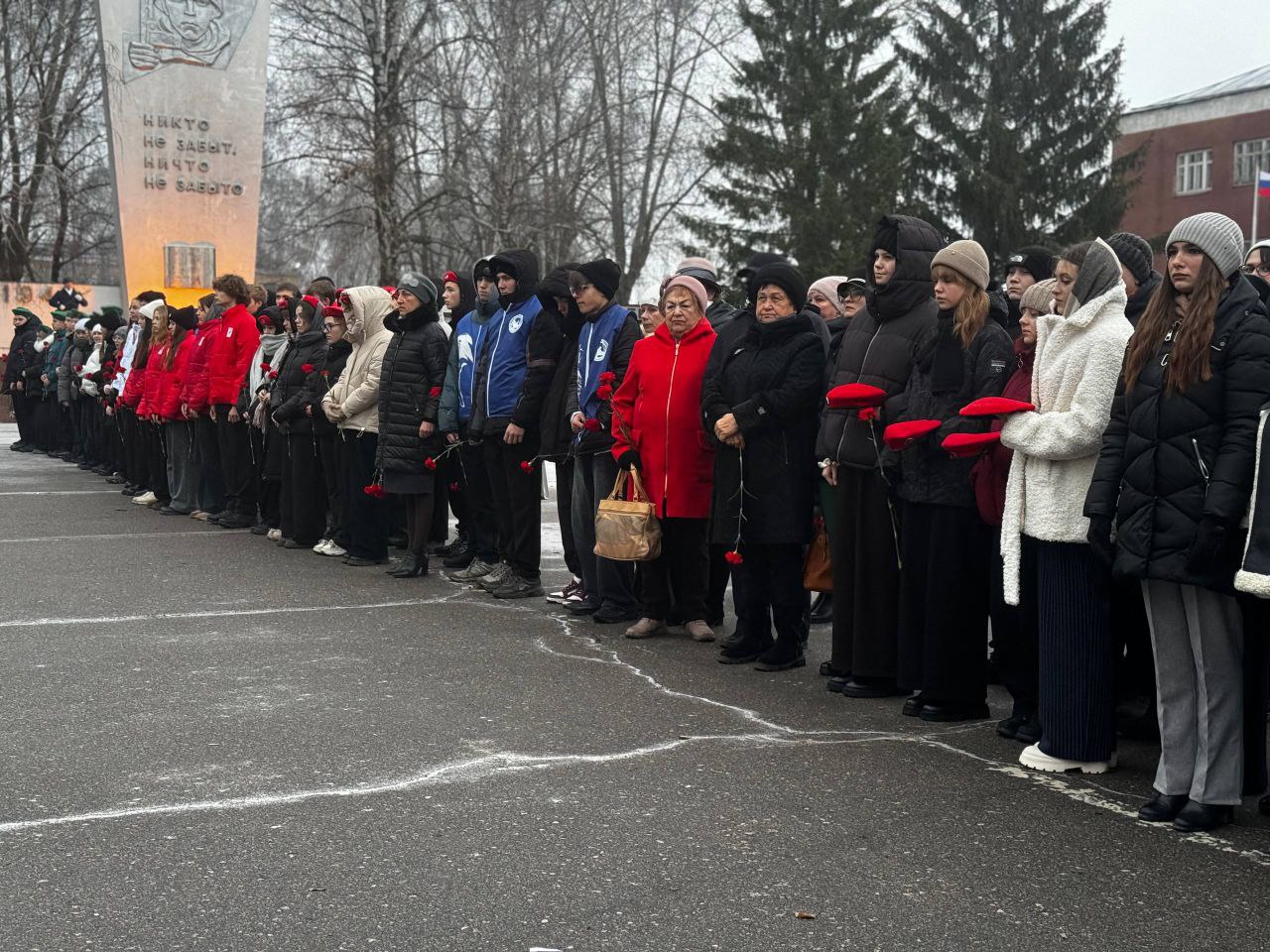 День Героев Отечества: получатели услуг и сотрудники социозащитных учреждений региона принимают участие в патриотических мероприятиях День Героев Отечества: получатели услуг и сотрудники социозащитных учреждений региона принимают участие в патриотических мероприятиях