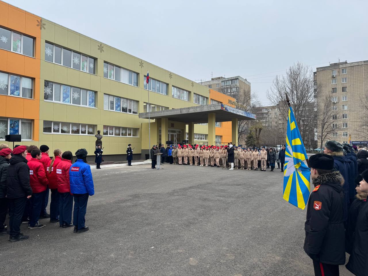 Сегодня, в День Героев Отечества, в школе «Патриот» открыли памятный бюст Юрию Михайловичу Дейнеко Сегодня, в День Героев Отечества, в школе «Патриот» открыли памятный бюст Юрию Михайловичу Дейнеко