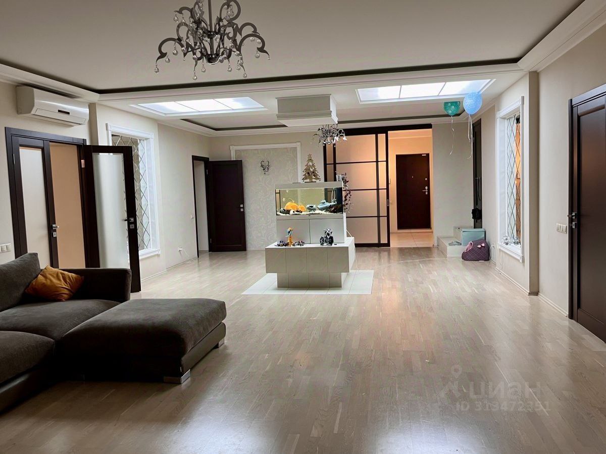 В Саратове можно купить квартиру с винным погребом и личным гаражом за каких-то 100 000 000 рублей В Саратове можно купить квартиру с винным погребом и личным гаражом за каких-то 100 000 000 рублей