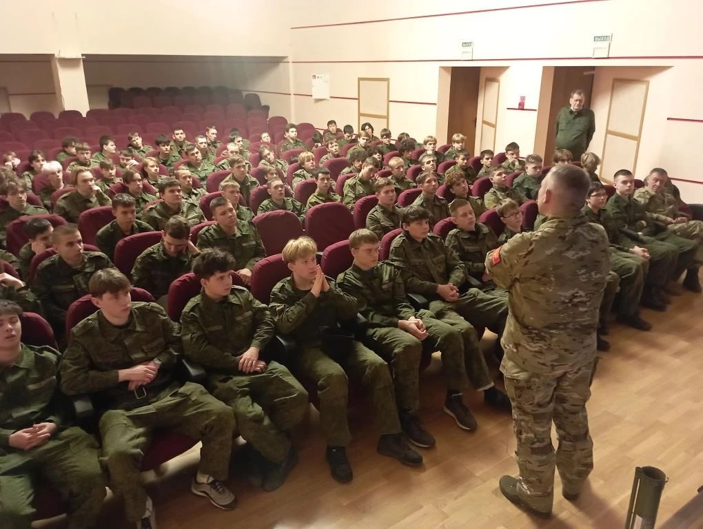 В Саратове прошла встреча курсантов с ветераном боевых действий В Саратове прошла встреча курсантов с ветераном боевых действий