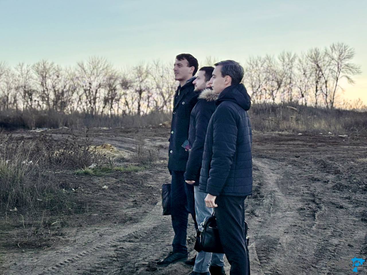 Выезд автотранспорта со строительных площадок без очистки колес не допускается Выезд автотранспорта со строительных площадок без очистки колес не допускается