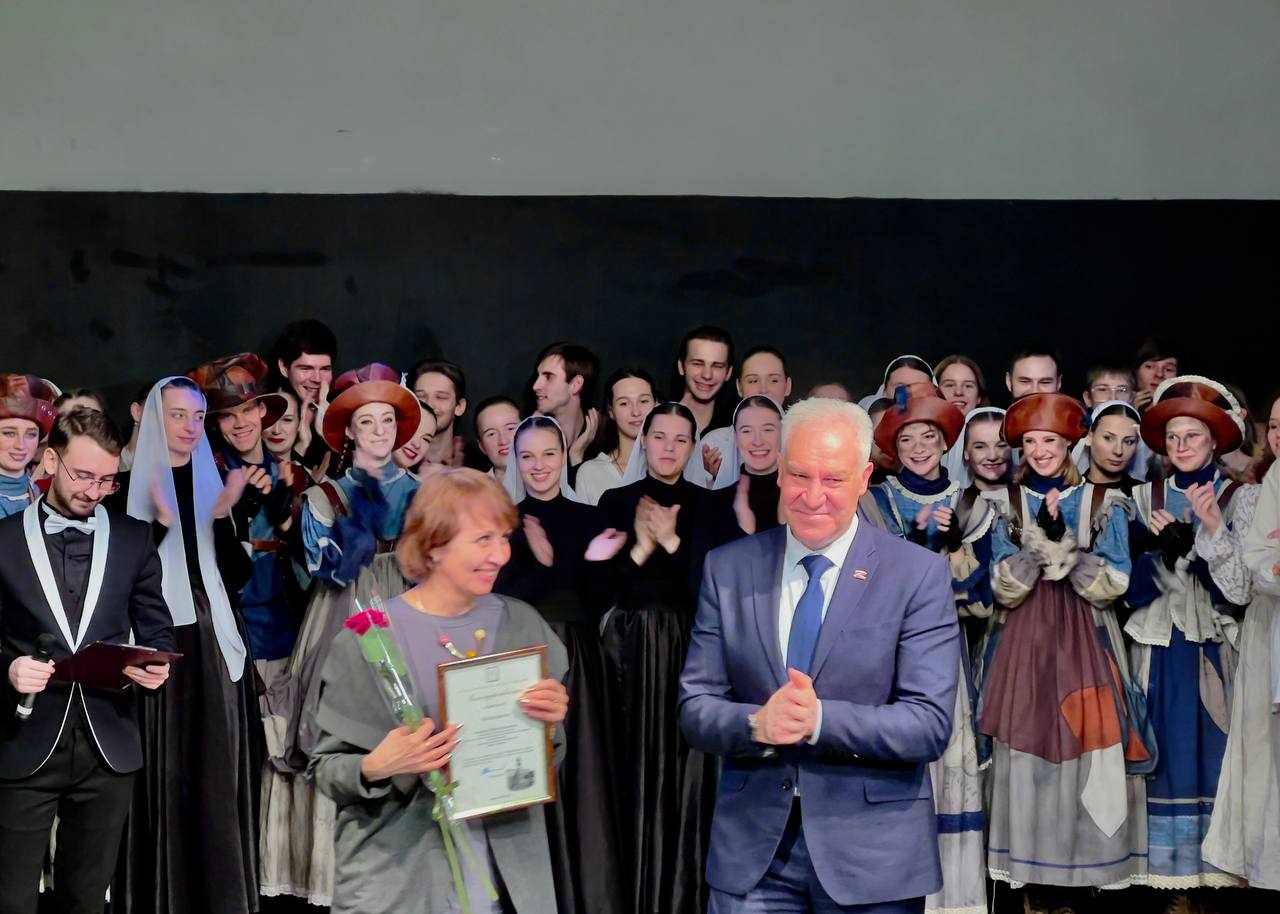 Членов жюри «Театрального Приволжья» поздравили со 105-летием Саратовского театрального института Членов жюри «Театрального Приволжья» поздравили со 105-летием Саратовского театрального института