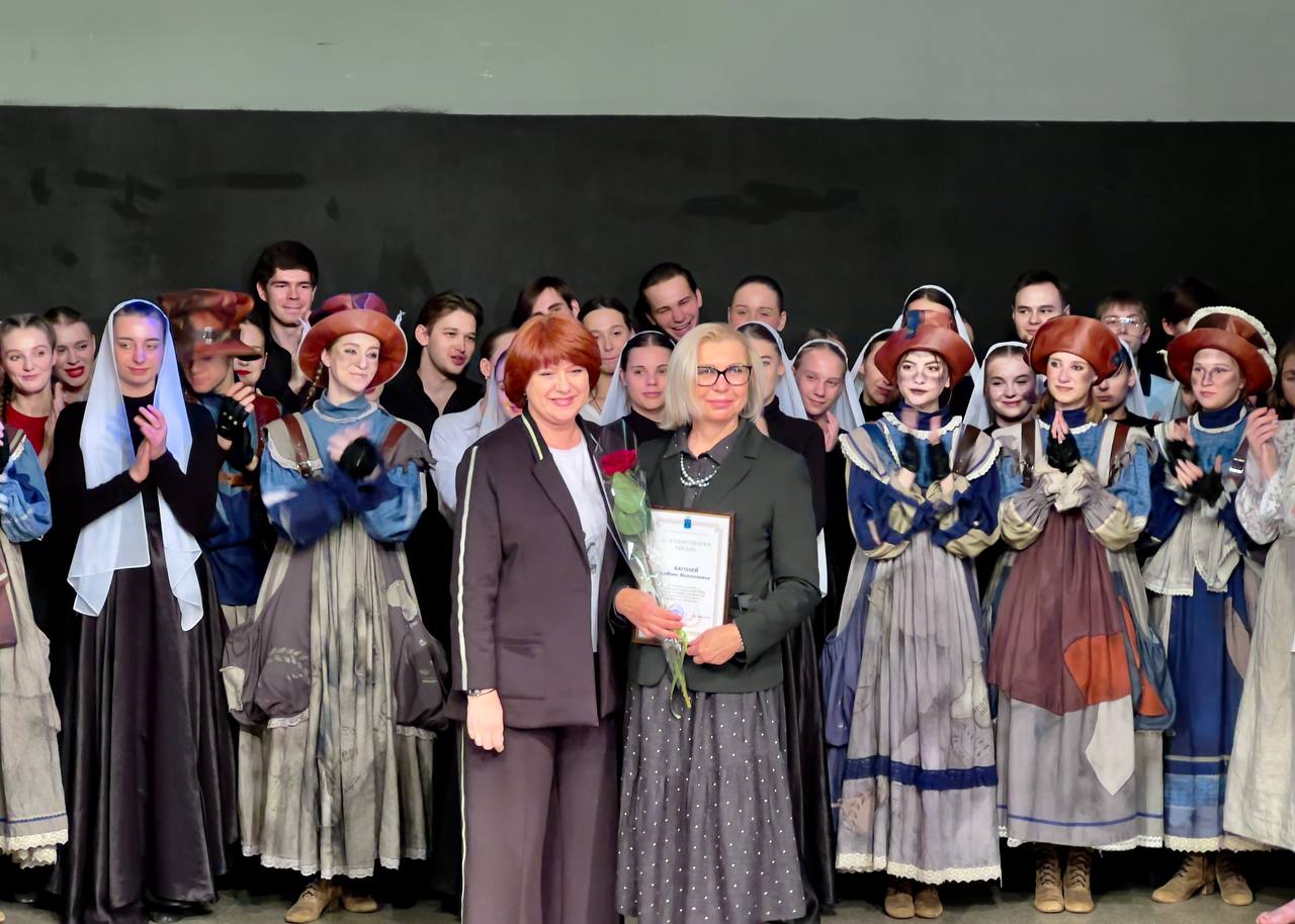 Членов жюри «Театрального Приволжья» поздравили со 105-летием Саратовского театрального института Членов жюри «Театрального Приволжья» поздравили со 105-летием Саратовского театрального института