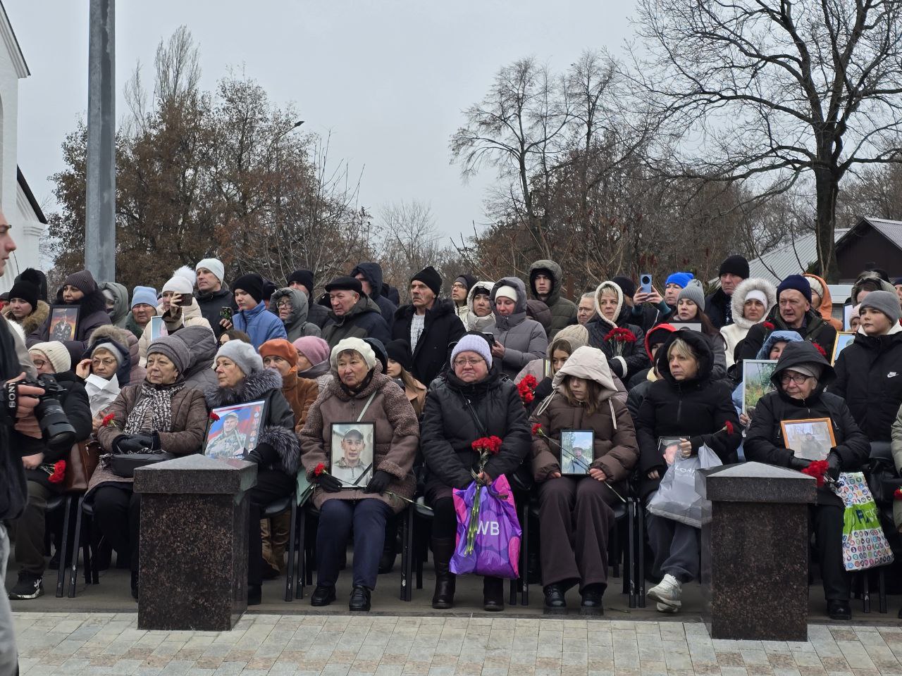 Вместе с руководством области, родственниками героев СВО, представителями патриотических организаций в День Героев Отечества принял участие в церемонии занесения на мемориал «Землякам, погибшим в локальных войнах» имен... Вместе с руководством области, родственниками героев СВО, представителями патриотических организаций в День Героев Отечества принял участие в церемонии занесения на мемориал «Землякам, погибшим в локальных войнах» имен...