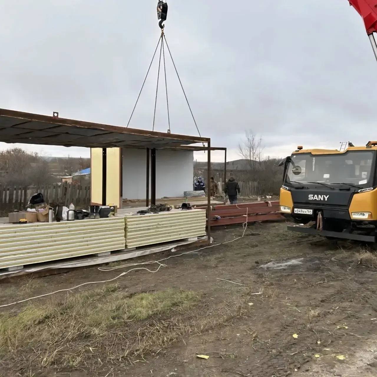 Продолжается строительство модульного ФАПа в селе Бобровка Красноармейского района