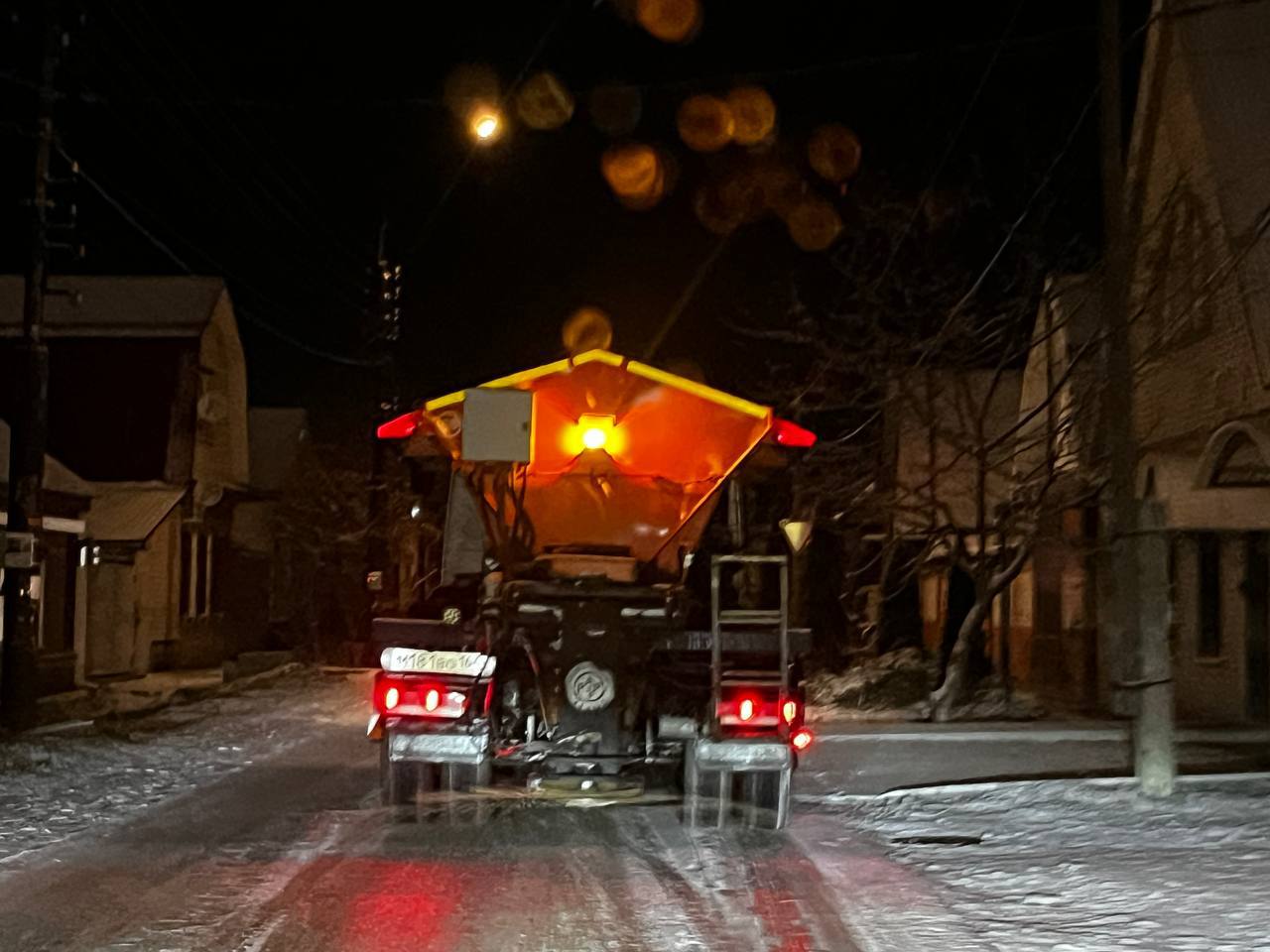 Работы по зимнему содержанию дорог ведутся в круглосуточном режиме Работы по зимнему содержанию дорог ведутся в круглосуточном режиме