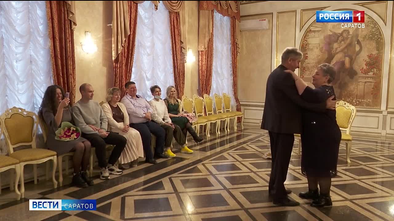 «Изумрудный» юбилей своей семейной жизни отметили саратовцы Александр и Галина Самохваловы – 55 лет вместе