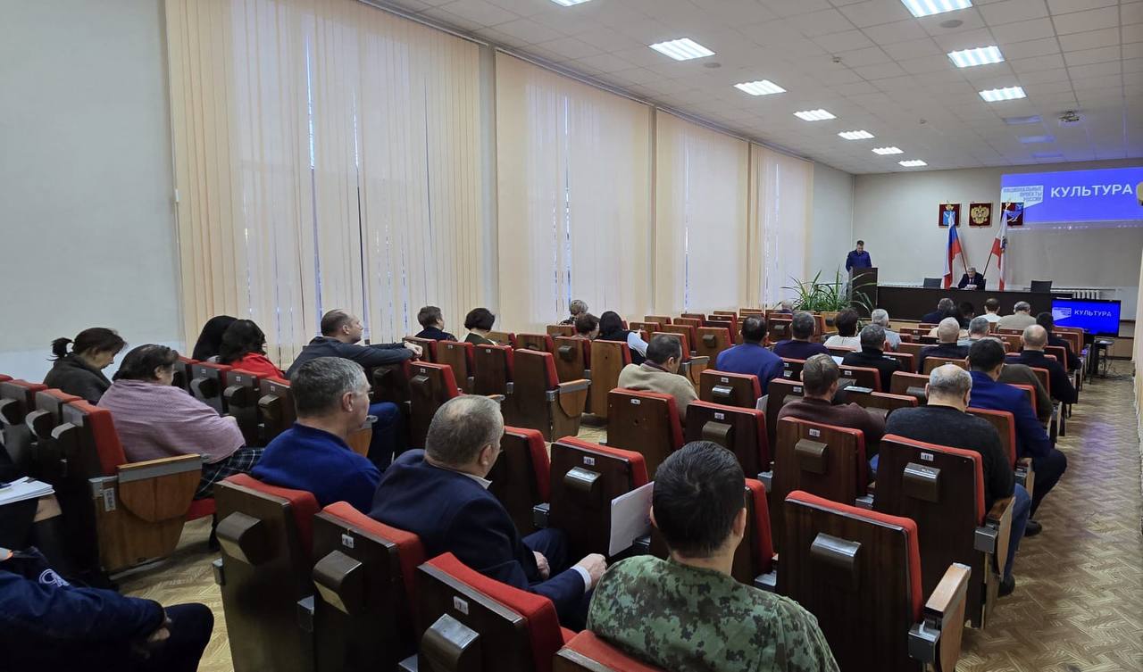 Заместитель прокурора Дергачевского района Денис Сорокин в Международный день борьбы с коррупцией провёл встречу с работниками администрации и руководителями муниципальных учреждений района Заместитель прокурора Дергачевского района Денис Сорокин в Международный день борьбы с коррупцией провёл встречу с работниками администрации и руководителями муниципальных учреждений района