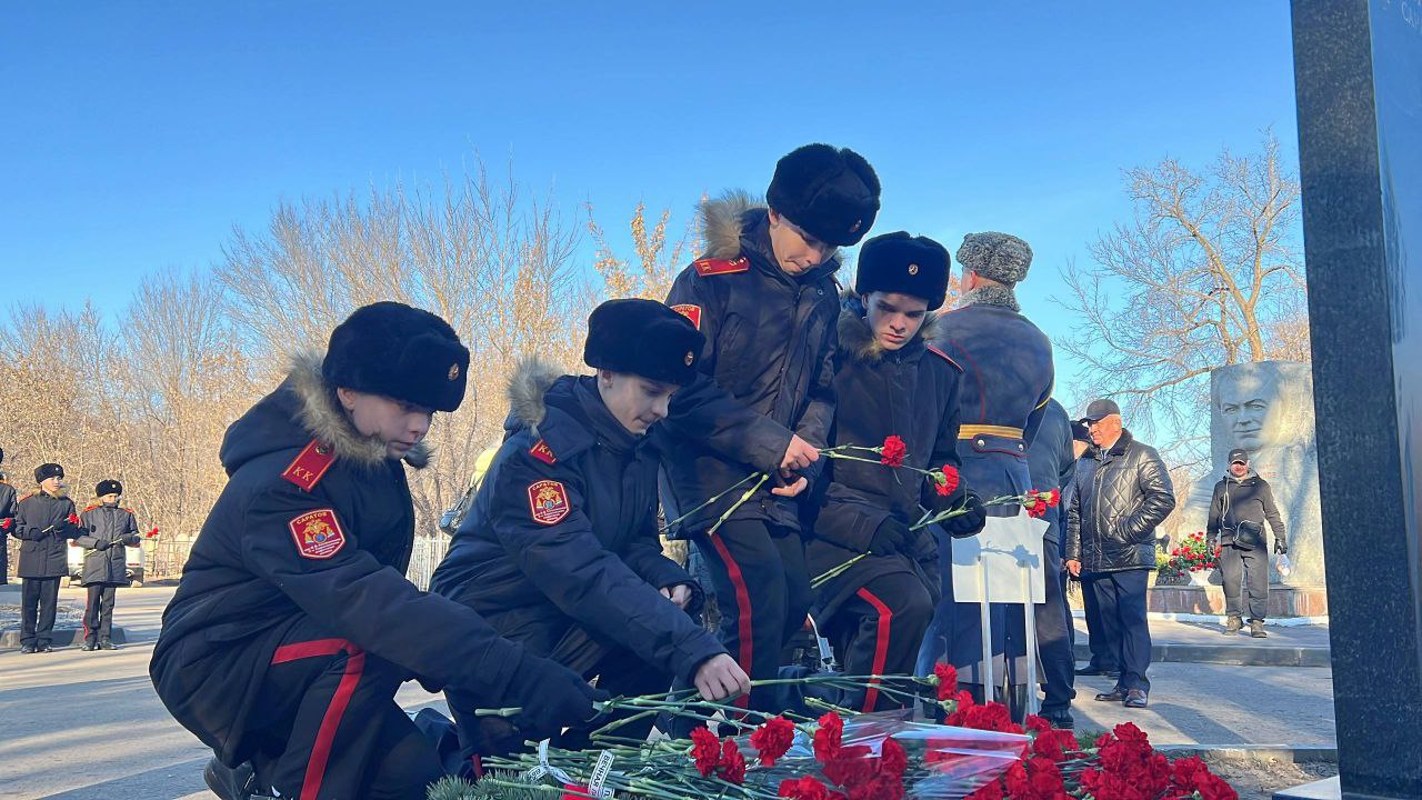 На Воскресенском кладбище Саратова открыли кенотаф Героям Советского Союза На Воскресенском кладбище Саратова открыли кенотаф Героям Советского Союза