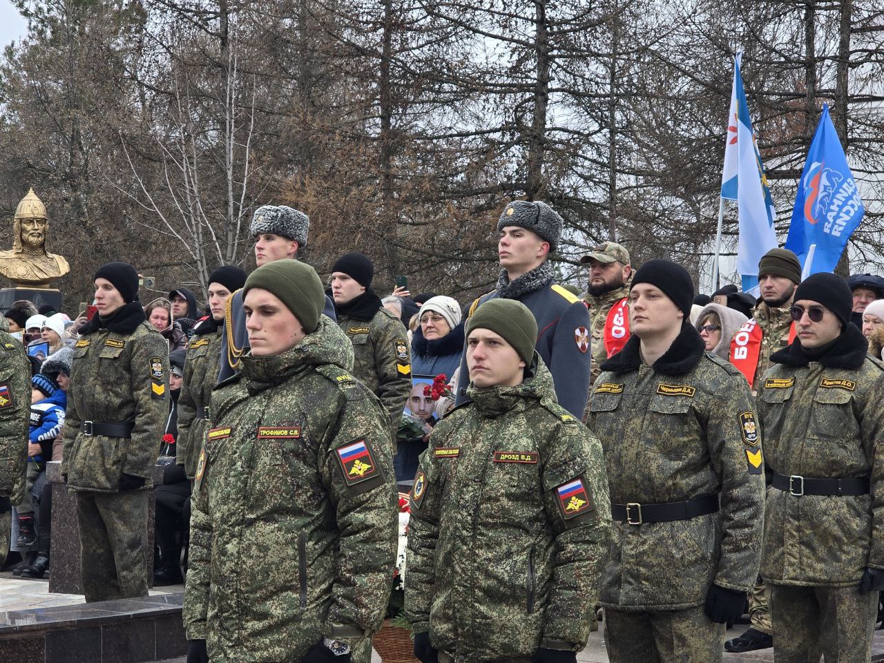 Вместе с руководством области, родственниками героев СВО, представителями патриотических организаций в День Героев Отечества принял участие в церемонии занесения на мемориал «Землякам, погибшим в локальных войнах» имен... Вместе с руководством области, родственниками героев СВО, представителями патриотических организаций в День Героев Отечества принял участие в церемонии занесения на мемориал «Землякам, погибшим в локальных войнах» имен...