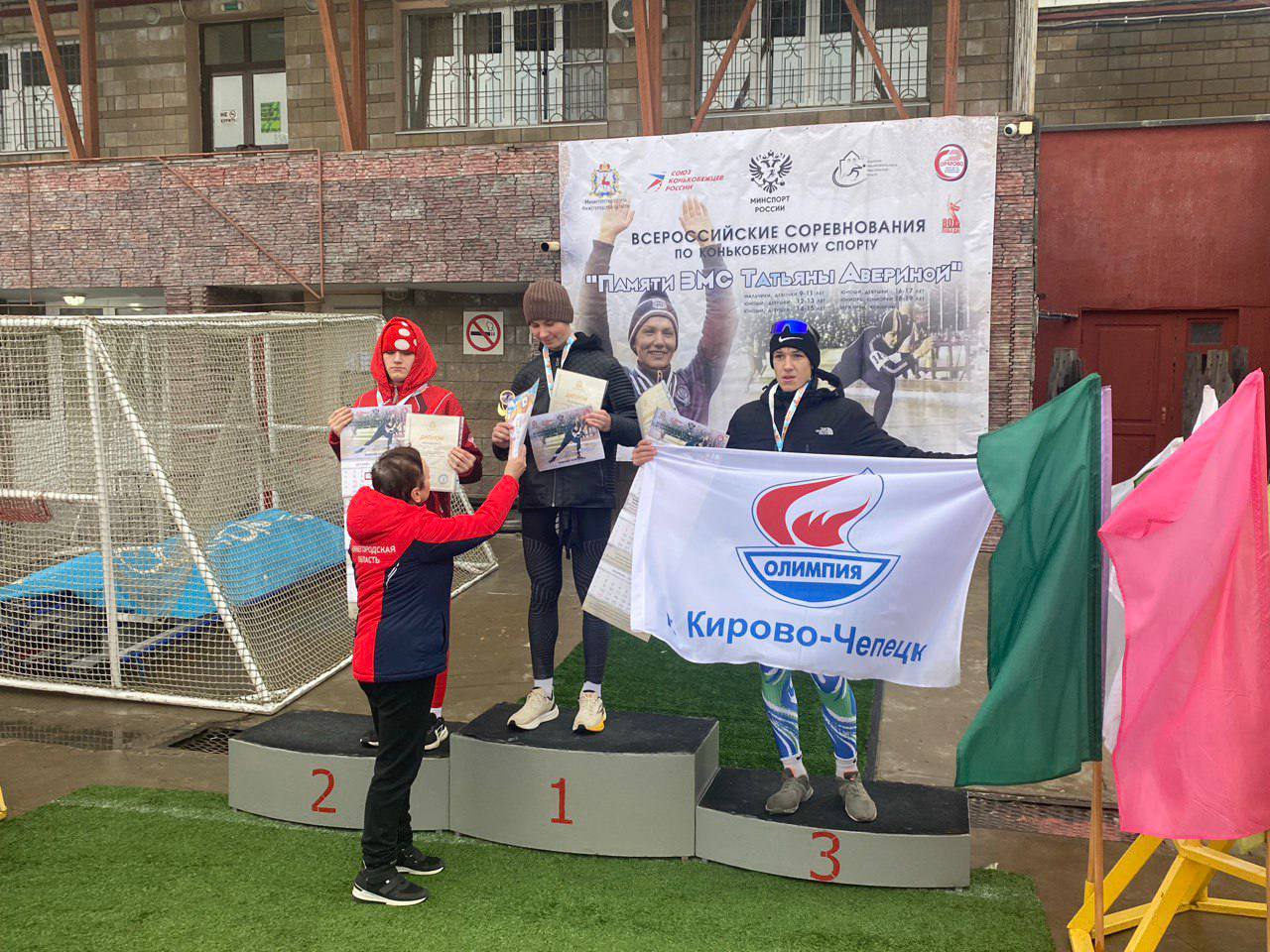 Саратовские конькобежцы привезли 10 медалей с Всероссийских соревнований Саратовские конькобежцы привезли 10 медалей с Всероссийских соревнований