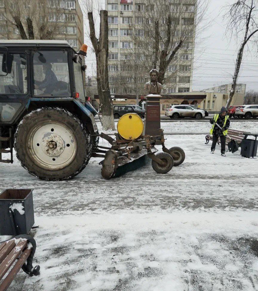 Парки и скверы украсил первый снег Парки и скверы украсил первый снег