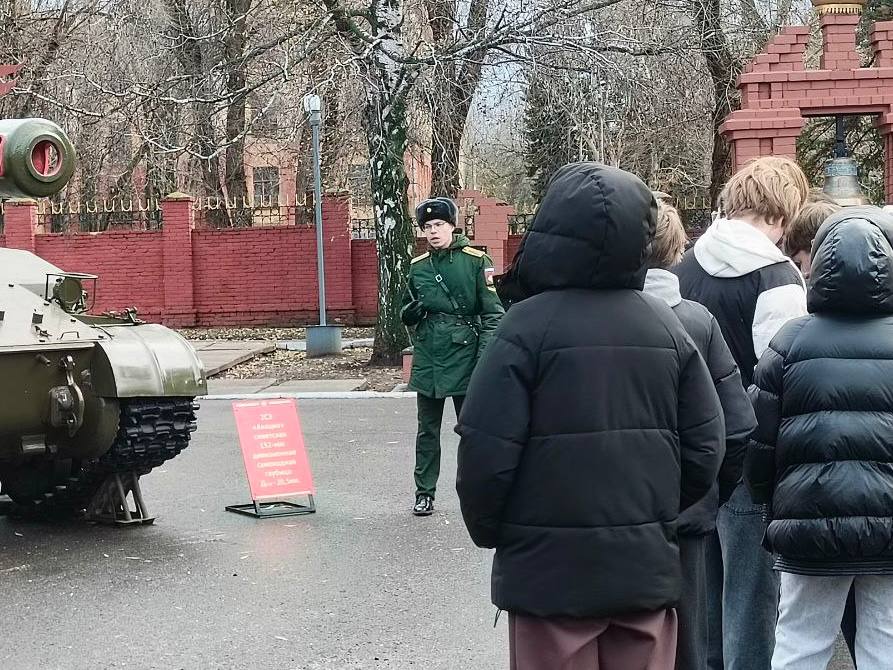 Сотрудники следственного управления организовали экскурсию для подшефных кадет в Саратовское высшее военное училище Сотрудники следственного управления организовали экскурсию для подшефных кадет в Саратовское высшее военное училище