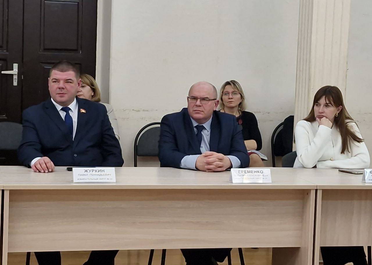 Накануне утверждения бюджета Энгельсского района встретился с депутатским корпусом для обсуждения ключевых моментов основного финансового документа Накануне утверждения бюджета Энгельсского района встретился с депутатским корпусом для обсуждения ключевых моментов основного финансового документа