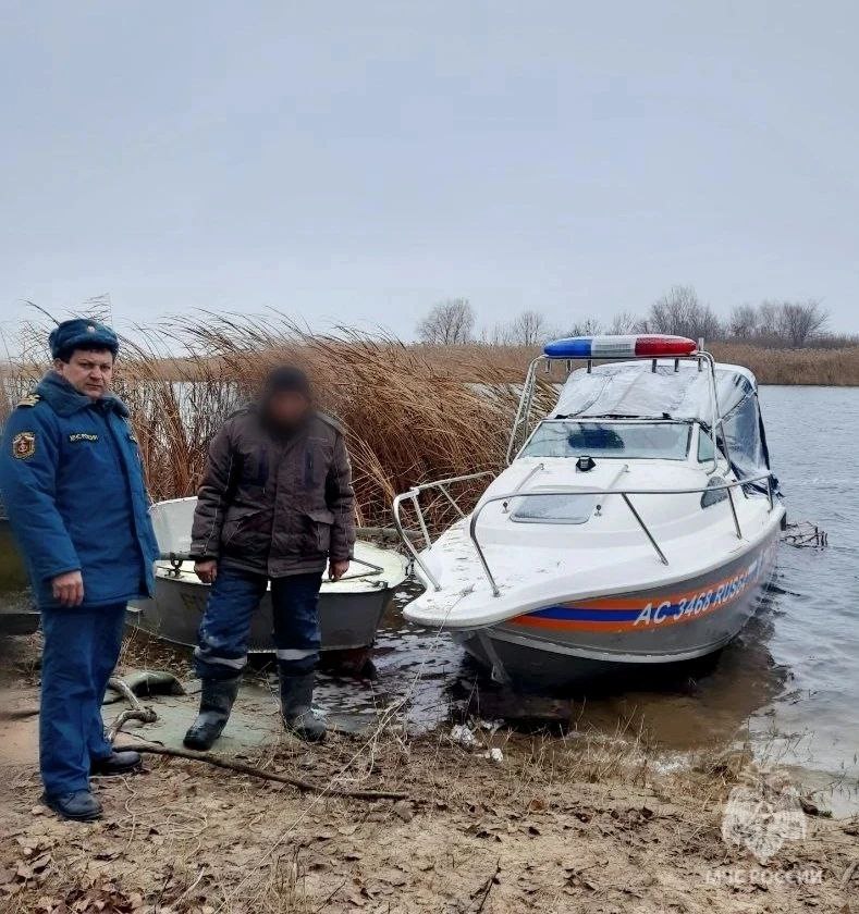 Саратовский рыбак на катере заблудился в тумане и сутки провел "на воде"