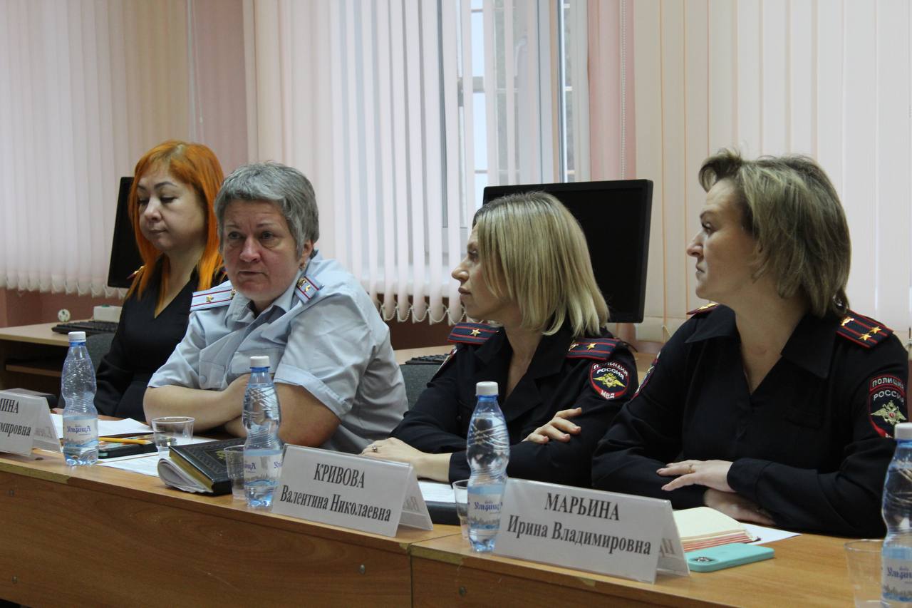 На базе Центра временного содержания несовершеннолетних правонарушителей ГУ МВД России по Саратовской области состоялась межведомственная рабочая встреча с участием представителей всех органов системы профилактики На базе Центра временного содержания несовершеннолетних правонарушителей ГУ МВД России по Саратовской области состоялась межведомственная рабочая встреча с участием представителей всех органов системы профилактики