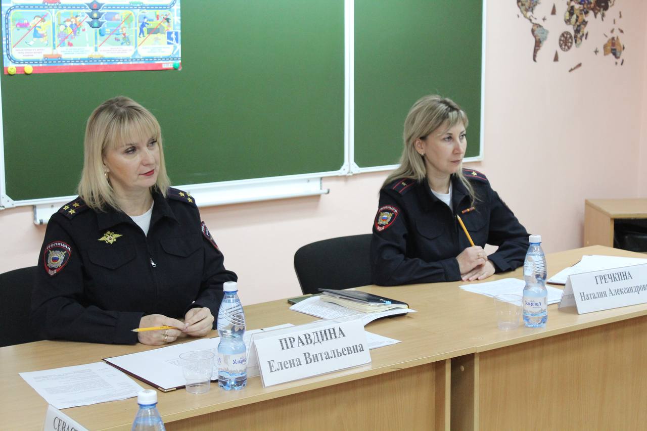 На базе Центра временного содержания несовершеннолетних правонарушителей ГУ МВД России по Саратовской области состоялась межведомственная рабочая встреча с участием представителей всех органов системы профилактики На базе Центра временного содержания несовершеннолетних правонарушителей ГУ МВД России по Саратовской области состоялась межведомственная рабочая встреча с участием представителей всех органов системы профилактики